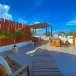 Cosmos 42 - New Modern Studio Close To The 5Th Av & The Beach